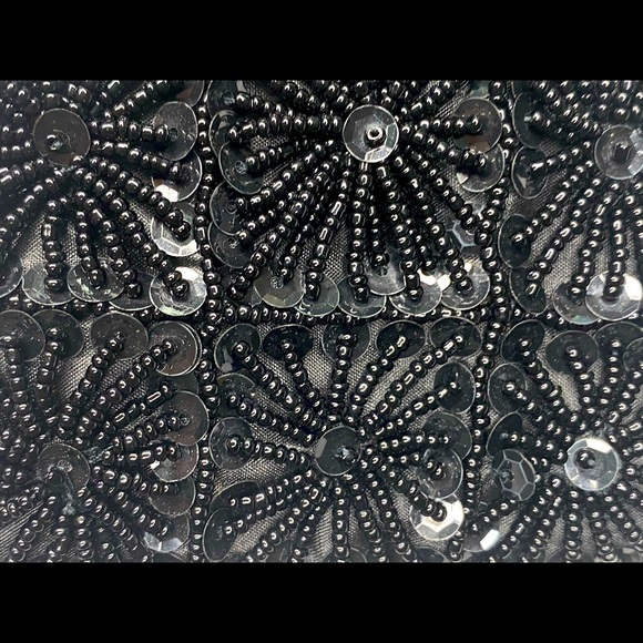 LOVELY BEADED PURSE - Picture 2 of 4